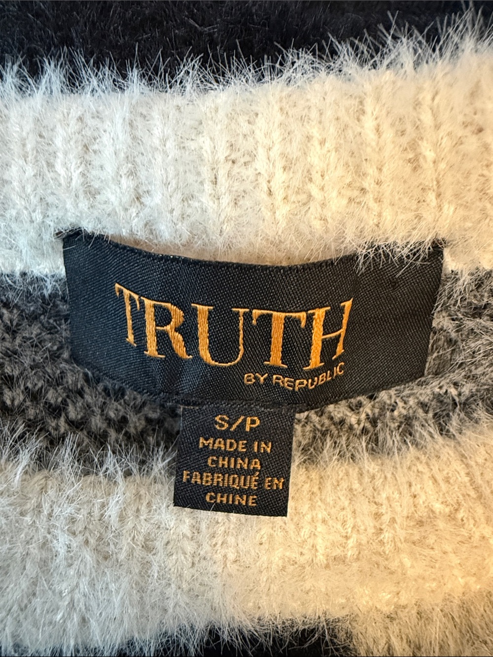 TRUTH by Republic Sweater S - Picture 3 of 4